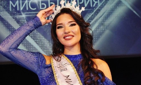 Александра Кръстева от София е новата Мис България 19 годишната красавица